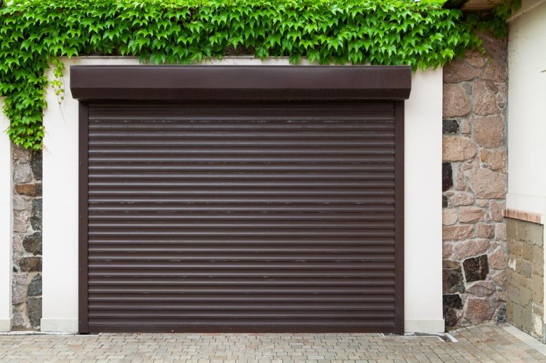 Comment bien planifier la rénovation de vos volets à Cambrai ?